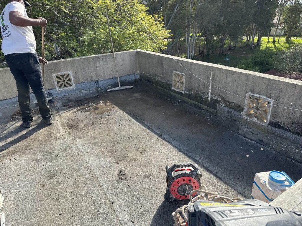 1 1 - Winkler חומר איטום ווינגום רפיד עם ארג השריון ווינטכנו מט מיושם על יריעות ביטומניות