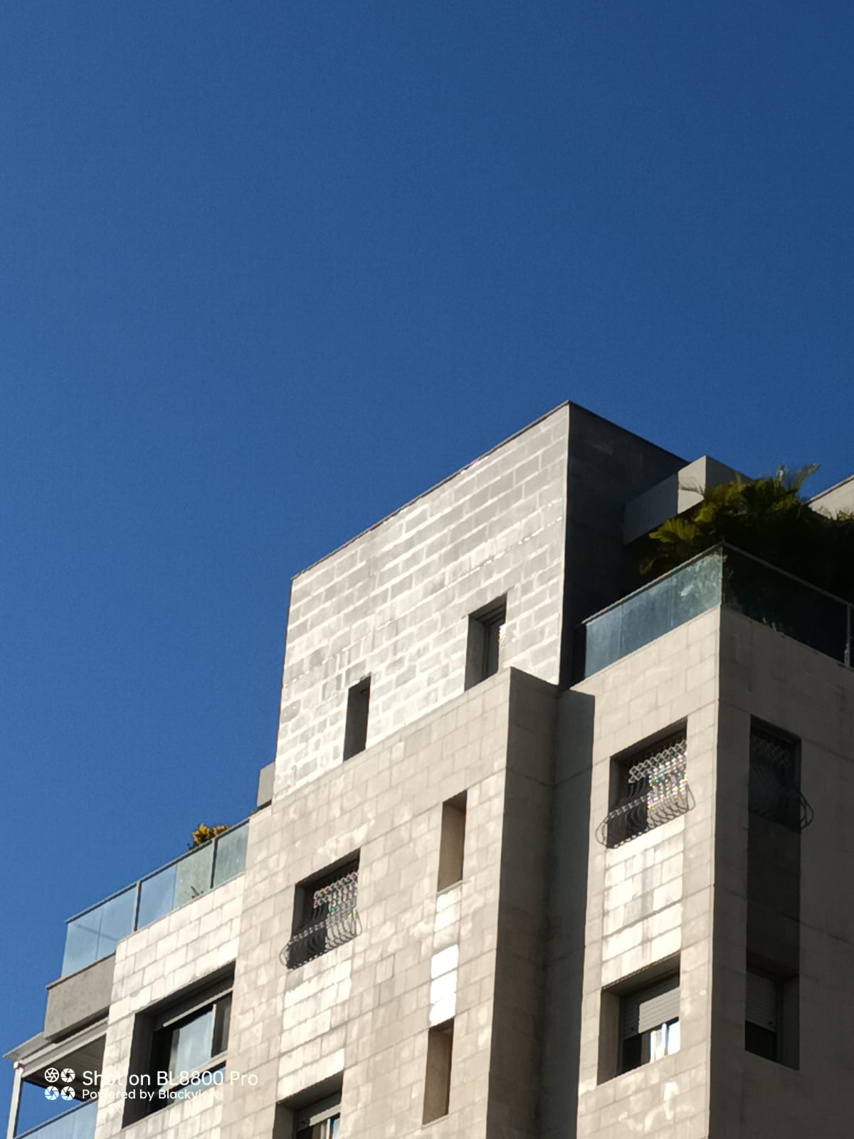 איטום חזיתות מבנים עם סקרמו טרצה וגראוט ליין