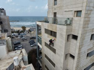 איטום חזית בניין עם סקרמו טרצה של ווינקלר